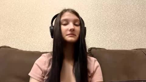 Snapshot of faustinabartosh chatting on October 24, 7:53 am Aurora 18yo online show from October 24, 7:53 am