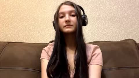 Aurora 18yo online show from November 27, 8:55 am