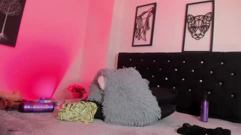 felina online show from May 20, 7:31 pm