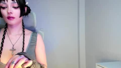 Snapshot of felinebloodbite chatting on October 28, 4:35 am LUNA  UPDATE  Ill be back soon still recovering but feeling better . online show from October 28, 4:35 am