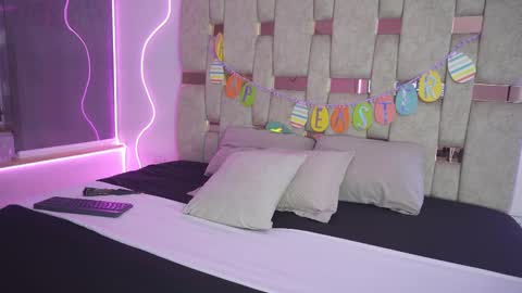 fernanda_thail_ online show from March 29, 7:48 pm