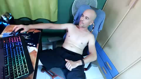 fernandez83 online show from July 3, 9:52 pm