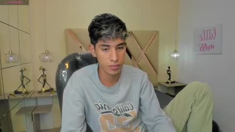 FER PHOENIX online show from October 22, 3:31 am