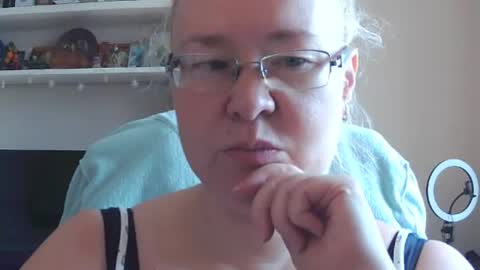 fialkaxl online show from August 3, 3:30 am