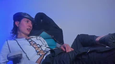   online show from March 5, 6:12 pm