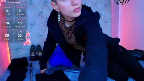   online show from October 11, 12:21 pm