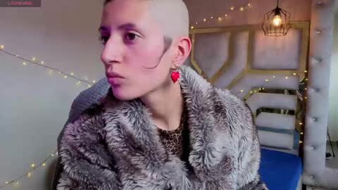   online show from April 11, 8:02 pm