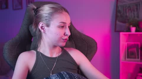 Snapshot of filipinaadams chatting on February 23, 5:01 am cap and Lana  online show from February 23, 5:01 am