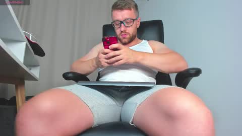 FindomGuyXXX online show from September 21, 5:06 pm