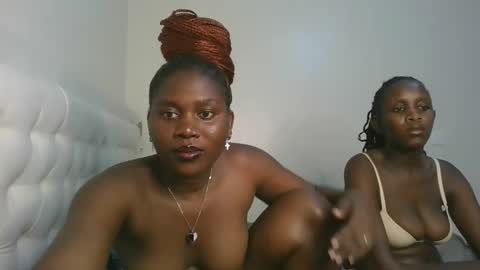 Snapshot of fine_melanie chatting on October 23, 12:12 am melanie online show from October 23, 12:12 am