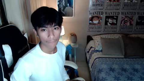 fineboii_rey18 online show from April 29, 5:30 pm