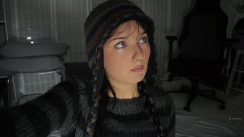 finleyfae online show from November 6, 5:27 pm