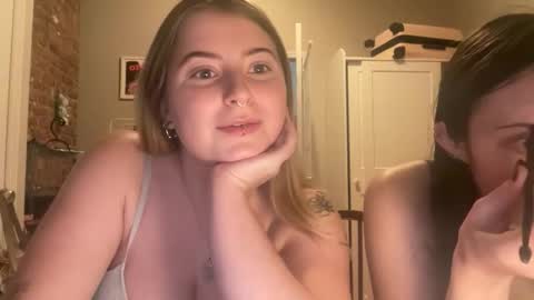 Fiona M online show from December 17, 4:30 am