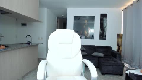 Snapshot of fiorellasantamaria chatting on February 17, 10:49 pm fiore online show from February 17, 10:49 pm