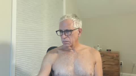 Snapshot of fitman999 chatting on October 8, 12:29 am Jon online show from October 8, 12:29 am