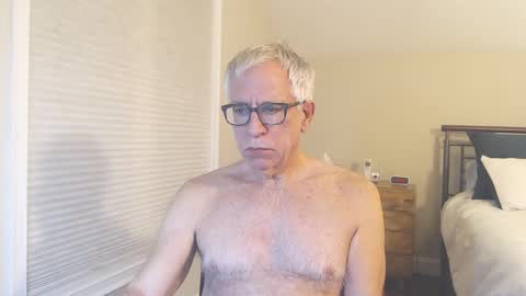 Snapshot of fitman999 chatting on January 1, 3:56 am Jon online show from January 1, 3:56 am