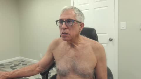 Snapshot of fitman999 chatting on December 22, 4:17 am Jon online show from December 22, 4:17 am