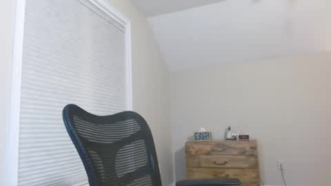 Snapshot of fitman999 chatting on March 10, 12:18 am Jon online show from March 10, 12:18 am