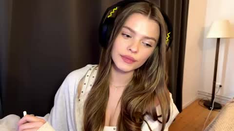 Emma online show from May 7, 2:57 pm