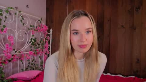 Amina online show from November 10, 1:36 pm