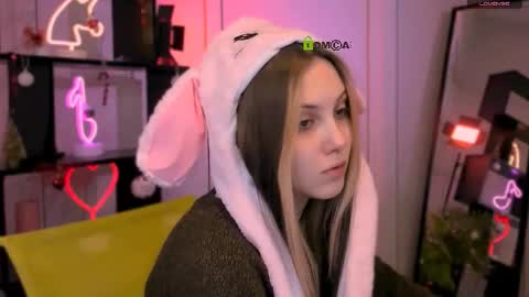 flora_nyx online show from January 11, 6:19 am