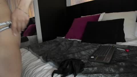 FLORA online show from January 15, 11:35 pm