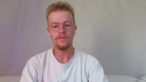 Snapshot of flower_haze chatting on October 22, 5:54 am Alexander online show from October 22, 5:54 am