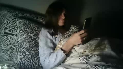 Snapshot of flowpinou chatting on December 28, 4:19 am Emmy online show from December 28, 4:19 am