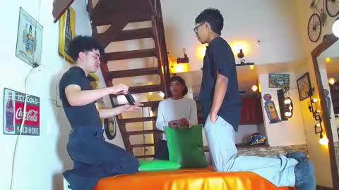 flyckers online show from October 27, 8:42 pm