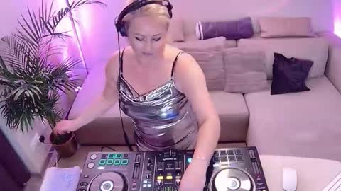 Forbidden Kitty online show from November 4, 9:38 pm