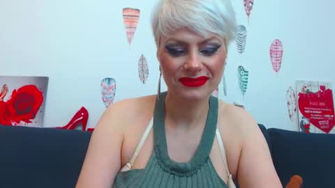 Snapshot of forever_barbie chatting on October 6, 11:44 pm Adana online show from October 6, 11:44 pm