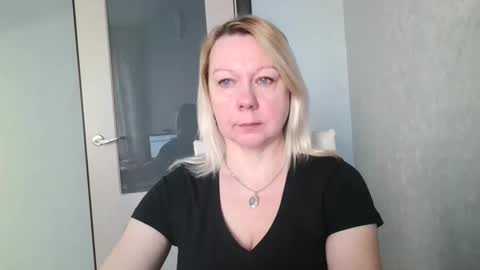 forever_smilex online show from February 24, 6:38 am