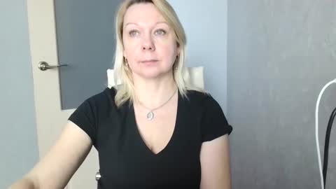 forever_smilex online show from February 24, 9:43 am