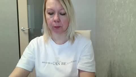 forever_smilex online show from February 19, 6:11 am