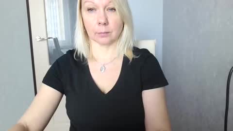 forever_smilex online show from February 18, 9:32 am