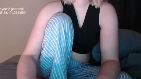 i am your baby Alien  online show from November 27, 12:40 am