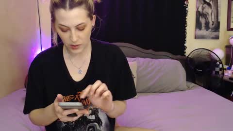 Mallory Koxx online show from September 20, 8:28 am