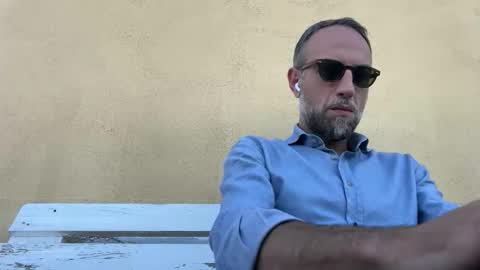 fra___ online show from October 31, 1:22 pm