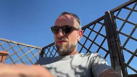 fra___ online show from October 28, 9:43 am