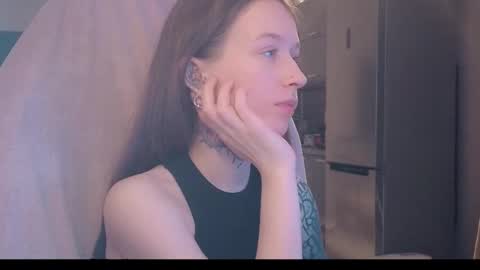 fran_bow online show from February 4, 6:50 am