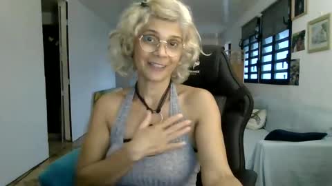 francelune online show from February 11, 2:35 pm