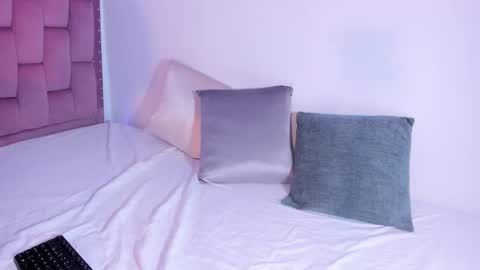 Laura online show from September 17, 8:12 pm