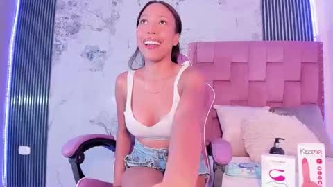 Laura online show from October 1, 8:41 pm