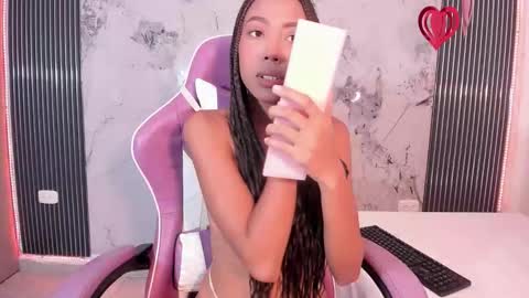 Laura online show from February 20, 8:11 pm