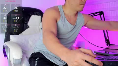 Snapshot of francodelacruz chatting on February 12, 1:30 am Francum online show from February 12, 1:30 am