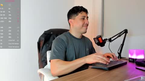 Snapshot of francodelacruz chatting on March 6, 2:19 am Francum online show from March 6, 2:19 am