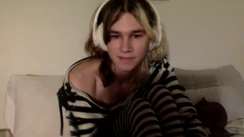 Fever online show from November 28, 5:04 am