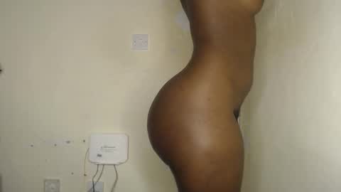 Snapshot of freaky_ass chatting on November 1, 2:45 am Berry online show from November 1, 2:45 am