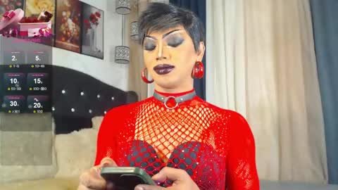 FREAKY ZIZI online show from April 12, 2:32 pm