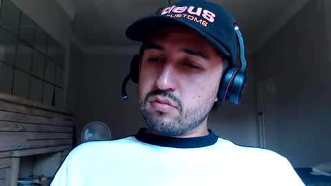 Snapshot of fred_555 chatting on March 1, 5:42 am fred_555 online show from March 1, 5:42 am